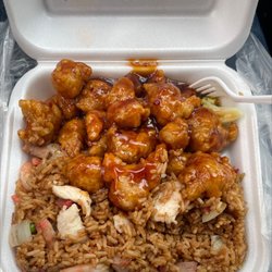 China King - Lunch portion General Tso's Chicken