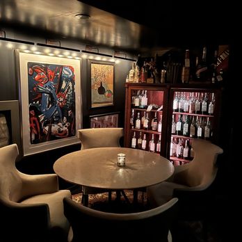 The Office - Seating area - American Near Me - Chicago, Illinois