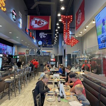 Ava Rae's Pizzeria & Pub - Clean spacious seat great views of kitchen. - Pizza Near Me - Olathe, Kansas Ava Rae's Pizzeria & Pub - Clean spacious seat great views of kitchen. - Pizza Near Me - Olathe, Kansas