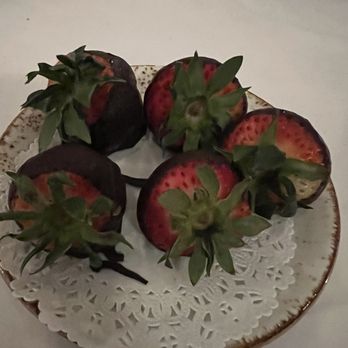 Voyagers - Nice touch of chocolate covered strawberries - Seafood Near Me - Orange Beach, Alabama Voyagers - Nice touch of chocolate covered strawberries - Seafood Near Me - Orange Beach, Alabama