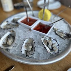 Roe Seafood Market - Happy Hour Oysters