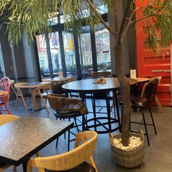 Madis Coffee - Cool ambiance