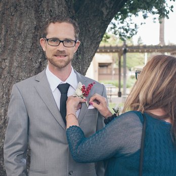 Sonoma Flowers by Sally Blue - Groomsman boutonniere. Photo credit: Matthew James Photographers - Florists Near Me - Sonoma, California Sonoma Flowers by Sally Blue - Groomsman boutonniere. Photo credit: Matthew James Photographers - Florists Near Me - Sonoma, California
