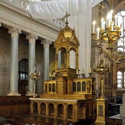 Eglise de la Trinité - Vue intérieure (autel).
