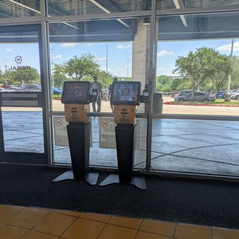 Regal Metropolitan - Cinema Near Me - Austin, Texas