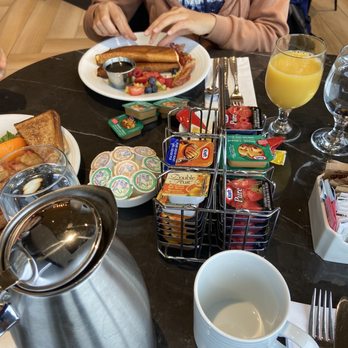 Le Bistro - a woman eating breakfast at a restaurant - American Near Me - Quebec City, Quebec Le Bistro - a woman eating breakfast at a restaurant - American Near Me - Quebec City, Quebec
