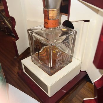 Osito's Tap - Fancy whiskey - Speakeasies Near Me - Chicago, Illinois Osito's Tap - Fancy whiskey - Speakeasies Near Me - Chicago, Illinois