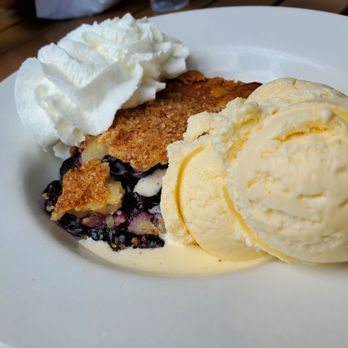 Side Street Cafe - Bluberry pie with vanilla ice cream. - American Near Me - Bar Harbor, Maine