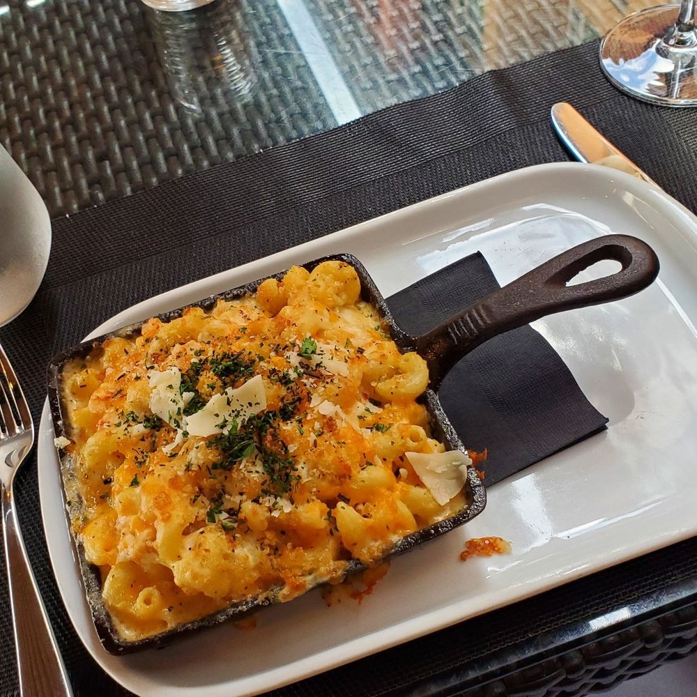 15 Park Bistro - Lobster Mac & Cheese - Breakfast & Brunch Near Me - Osoyoos, British Columbia