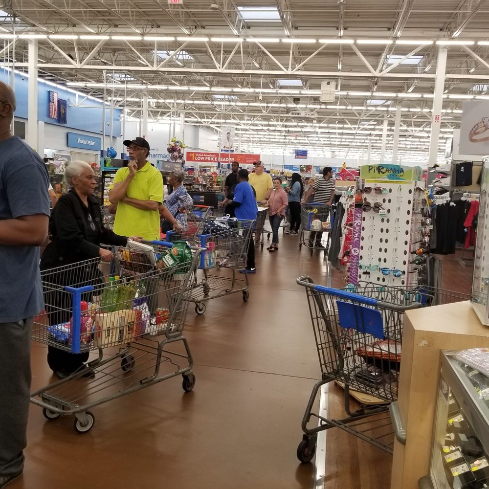 Crazy long line in Walmart! (This is the line behind me) Crazy long line in Walmart! (This is the line behind me)