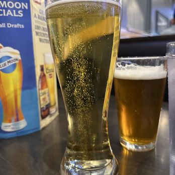 Buffalo Wild Wings - Nice cold Michelob Ultra to help cut the heat of the mango habanero wings - Chicken Wings Near Me - Spokane Valley, Washington