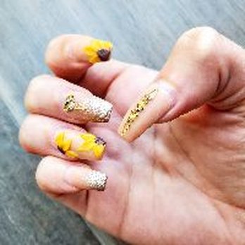 The Nail Suite - Sunflower set by Alicia 2020 - Nail Technicians Near Me - Tampa, Florida The Nail Suite - Sunflower set by Alicia 2020 - Nail Technicians Near Me - Tampa, Florida