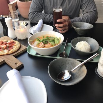 Hideout - Bars Near Me - Honolulu, Hawaii