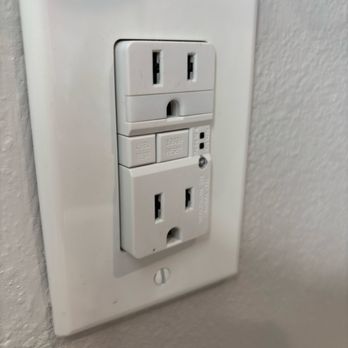 Avid Hotel Van Horn - Couldn't use the plug. Wasn't installed in the wall properly. - Hotels Near Me - Van Horn, Texas Avid Hotel Van Horn - Couldn't use the plug. Wasn't installed in the wall properly. - Hotels Near Me - Van Horn, Texas