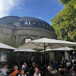 Alpineum Kaffee & Bar - Outdoor seating