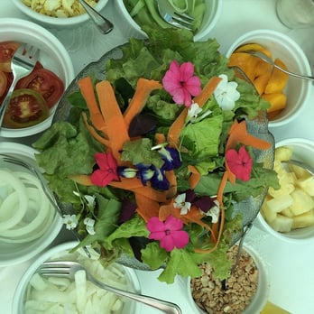 Sonya's Garden - Flowers for lunch anyone? - Bed & Breakfast Near Me - Alfonso, CAV