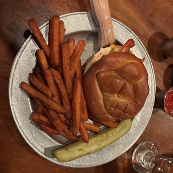Jessop's Tavern - Olde Dutch Tilehouse Chicken and Sweet Potato Fries. - New Castle, DE