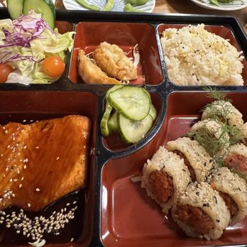 Tsukiyo Sushi - Bento box: spicy tuna and salmon - Sushi Bars Near Me - Westminster, California