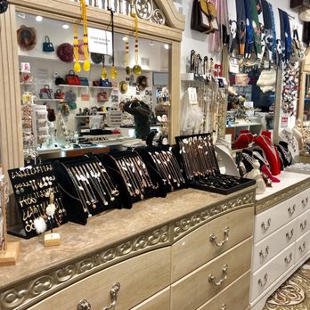 Snowy Rosy - Accessories Near Me - Forest Hills, New York Snowy Rosy - Accessories Near Me - Forest Hills, New York