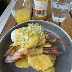 River Kitchen - Eggs Benedict with Bacon