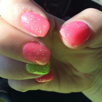 Bella 2 nail spa - Really gel is supposed to b better never had any problems with it tell I came here never again - Nail Salons Near Me - Dublin, California