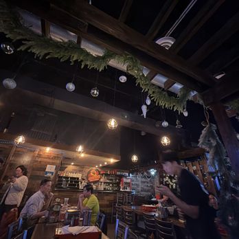 Gao's Crab - Atmosphere - Seafood Near Me - Houston, Texas