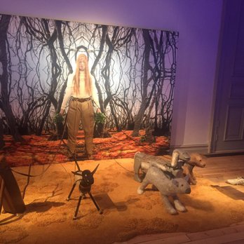 Göteborgs Stadsmuseum - Creepy display in Touch exhibit - Museums Near Me - Göteborg, O