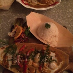 Ampikas Restaraunt - We had the morton bay bugs and the ho mok talay for dinner! It was delicious! The service was friendly and prompt.