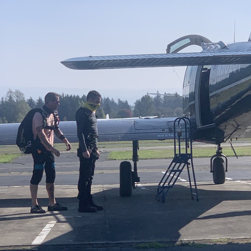 Pacific Northwest Skydiving Center - Getting ready to fly! - Skydiving Near Me - Mulino, Oregon