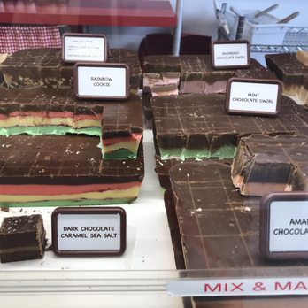 Fudge N Stuff - Candy Stores Near Me - Montauk, New York