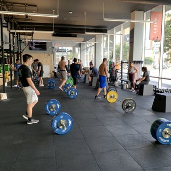 Flagship - Performance class working on deadlifts! - Interval Training Gyms Near Me - San Francisco, California
