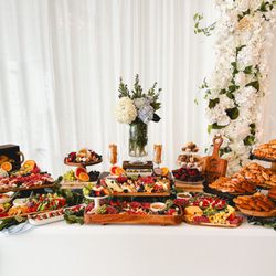 Grazing Bri - Grazing table , charcuterie boards