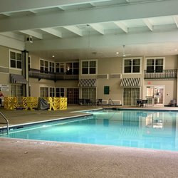 Grand Hinckley Hotel - Pool with hot tub on side