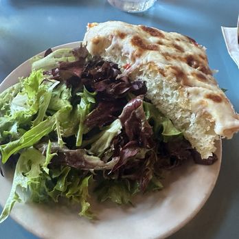 D'anna's Cafe Italiano - Salad and bread that comes with entrees - Italian Near Me - Bellingham, Washington