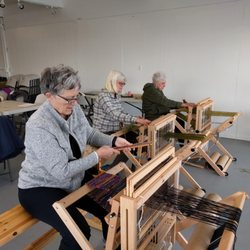Eugene Textile Center - A beginning weaving class