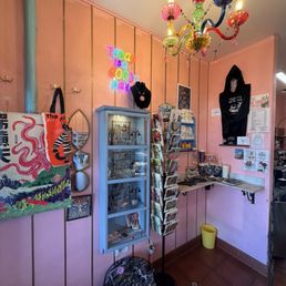 Inside waiting area includes lots of goodies to look at Inside waiting area includes lots of goodies to look at