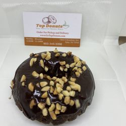 Top Donuts - Peanut chocolate cake