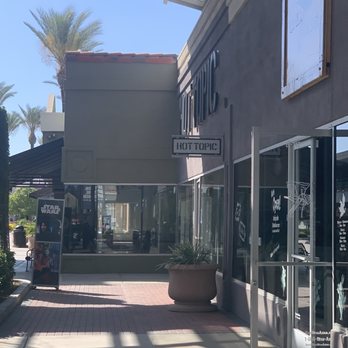 Hot Topic - Storefront - Accessories Near Me - Lake Elsinore, California