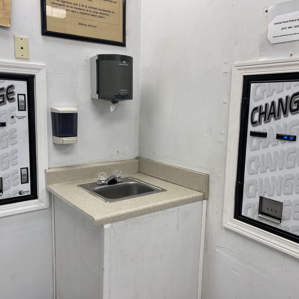 Central Point Laundromat - Change machine worked - Laundromat Near Me - Central Point, Oregon Central Point Laundromat - Change machine worked - Laundromat Near Me - Central Point, Oregon