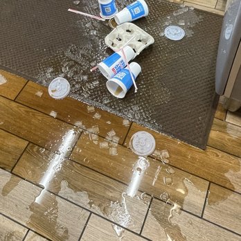 Wendy's - The drink carrier couldn't take it anymore and quit mid shift! - Burgers Near Me - Silverdale, Washington