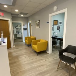Suarez Optical - Front desk