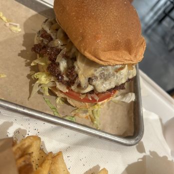 Burger Lounge - Burgers Near Me - Campbell, California