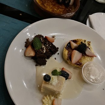 Estrella Restaurante - The cheesecake creme brûlée was sooo good!! I pick that over the samplers desserts hehe - Mexican Near Me - Cabo San Lucas, BCS