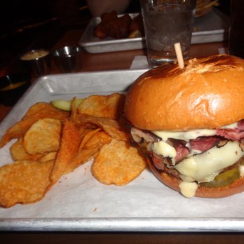 Pub 365 - Manhattan Montana Burger & Pub Chips - Beer Bar Near Me - Las Vegas, Nevada