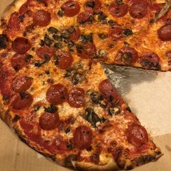 Pavarotti's Pizza & Restaurant - 16" pizza -cheese, pepperoni and mushroom