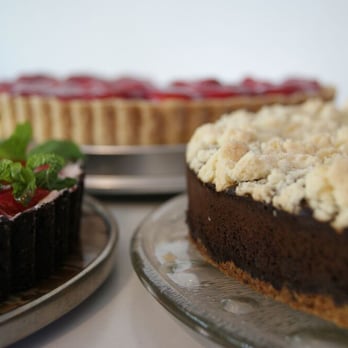 Velicious - links Erdbeer Tarte mit Minzcreme, Erdbeer Tarte mit Pfirsich und Schokoladen Cheese Cake mit Streuseln, glutenfrei - Cafes Near Me - Berlin, BE Velicious - links Erdbeer Tarte mit Minzcreme, Erdbeer Tarte mit Pfirsich und Schokoladen Cheese Cake mit Streuseln, glutenfrei - Cafes Near Me - Berlin, BE