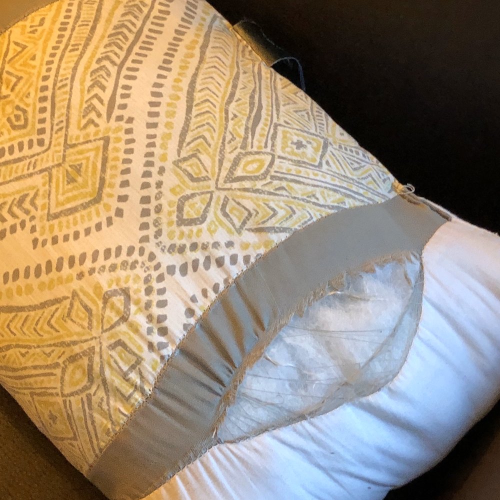 Whistlin Jacks Lodge - Throw pillow - Hotels Near Me - Naches, Washington Whistlin Jacks Lodge - Throw pillow - Hotels Near Me - Naches, Washington