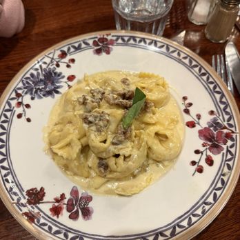 Rarita - Ravioli Ricotta with honey and nuts - Italian Near Me - Paris, 01