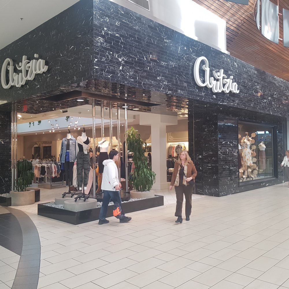 Aritzia - Women's Clothing Near Me - Coquitlam, British Columbia