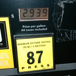 Hy-Vee Fast & Fresh - Love when gas is under $3.00!!! :-)